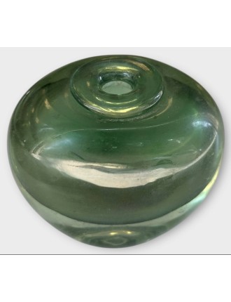 Vase - Jean-Claude Novaro - Vase en verre soufflé vert. Signé en dessous. H : 13 cm.