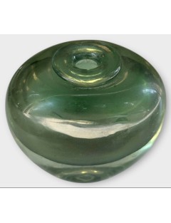 Vase - Jean-Claude Novaro - Vase en verre soufflé vert. Signé en dessous. H : 13 cm.