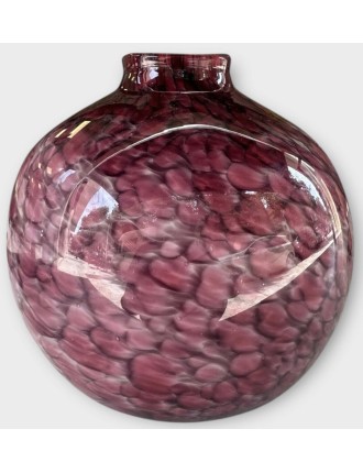 Vase - Jean-Claude Novaro - Vase en verre soufflé rose. Signé en dessous. H : 16 cm.
