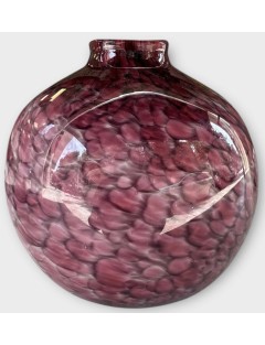 Vase - Jean-Claude Novaro - Vase en verre soufflé rose. Signé en dessous. H : 16 cm.